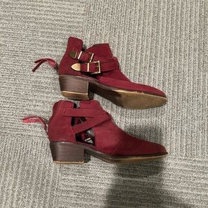 Steve Madden maroon booties